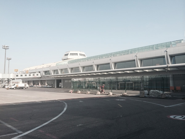 北京首都國際機場（地板嵌入管槽式銅管鋁翅片自然對流散熱器）安裝案例