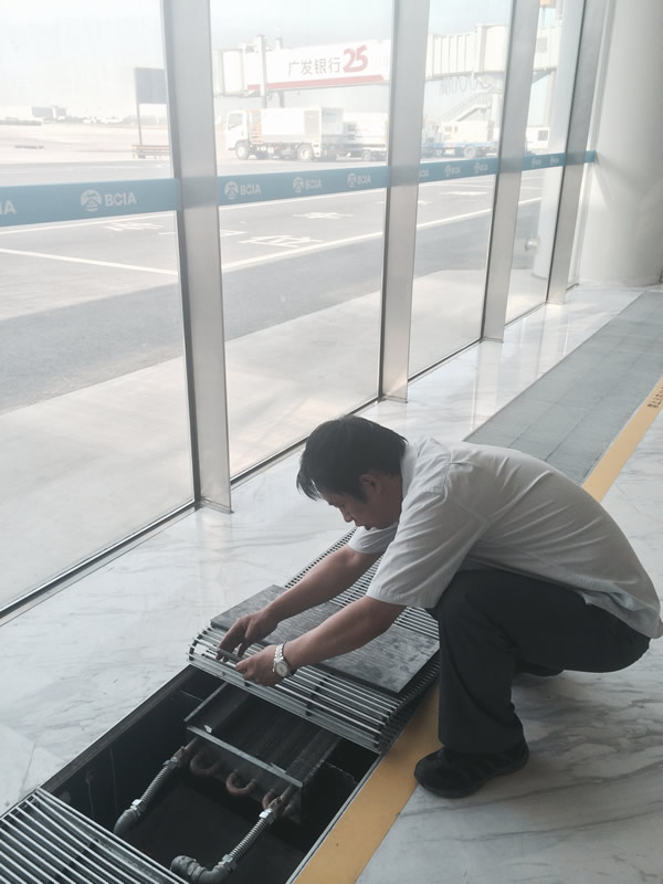 北京首都國際機場（地板嵌入管槽式銅管鋁翅片自然對流散熱器）安裝案例